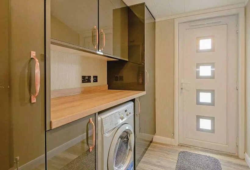 Lomakeskus Woodhall Country Park Lodges