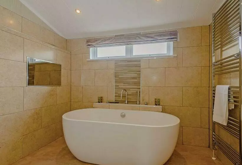 Lomakeskus Woodhall Country Park Lodges