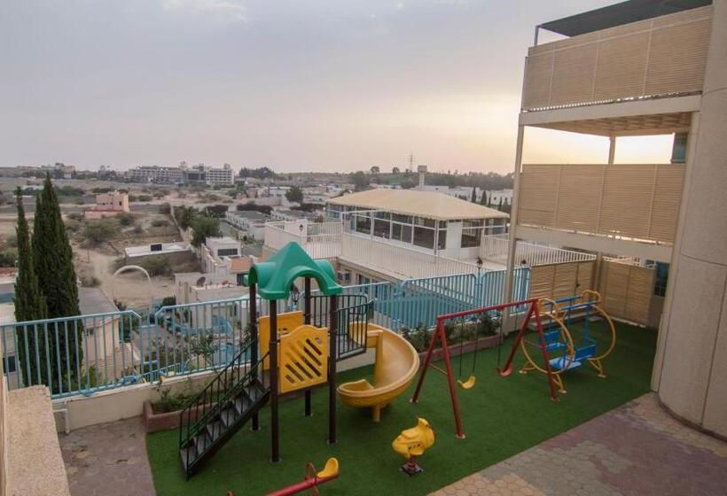 Seven Garden Alhada Suites