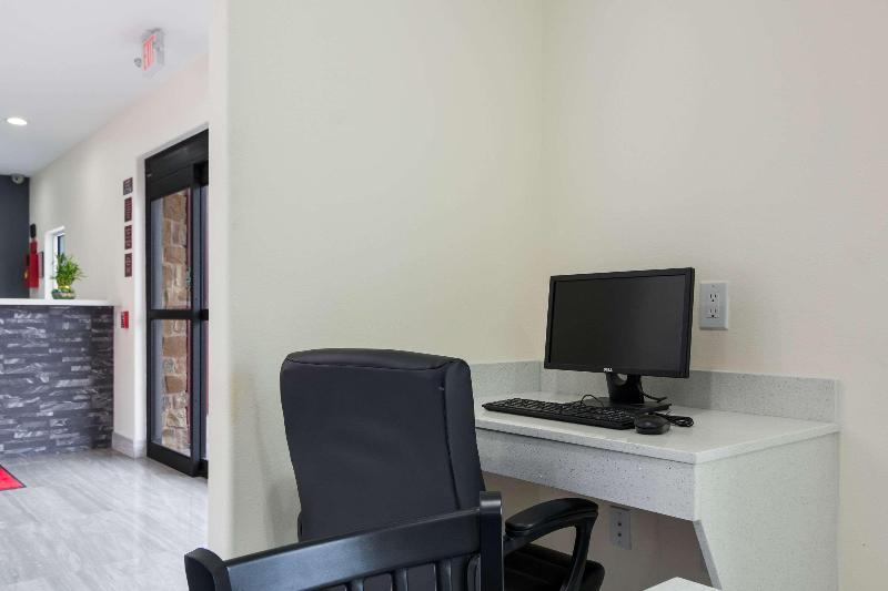 هتل Econo Lodge Inn & Suites Humble Fm1960  Iah Airport