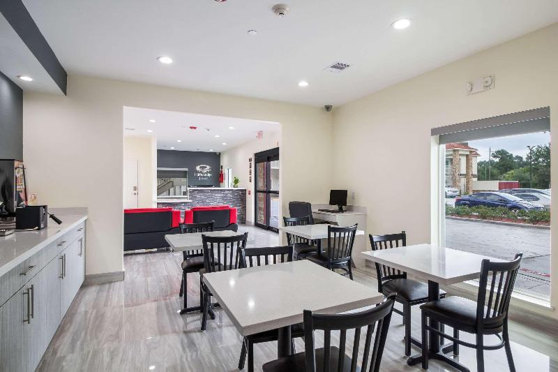 هتل Econo Lodge Inn & Suites Humble Fm1960  Iah Airport