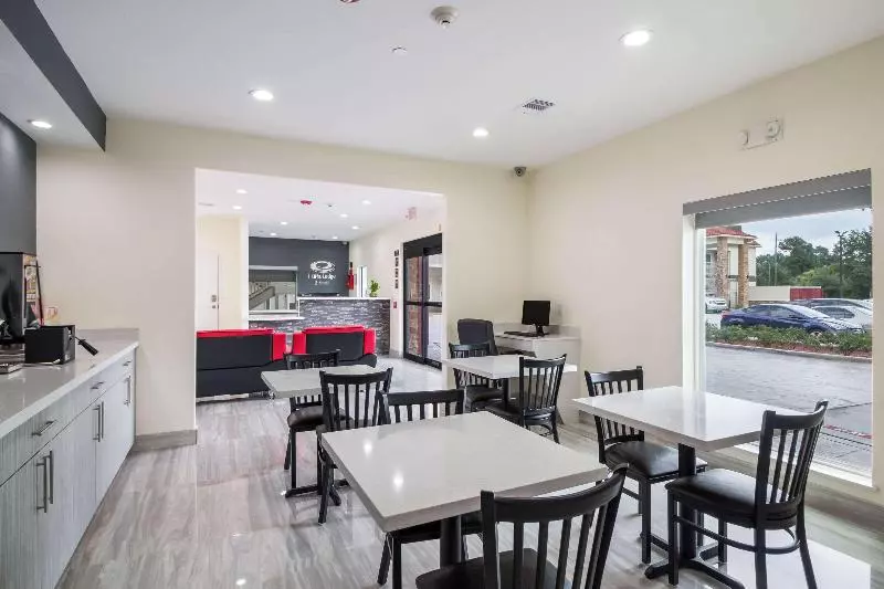 Hotelli Econo Lodge Inn & Suites Humble Fm1960  Iah Airport