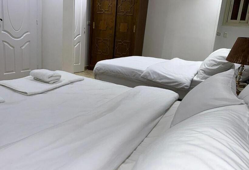 Full Pyramids View Apartment With Balcony For 8 P