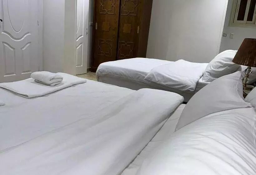 Full Pyramids View Apartment With Balcony For 8 P