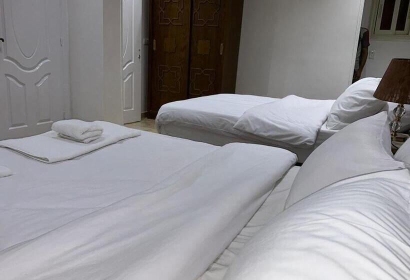 Full Pyramids View Apartment With Balcony For 8 P