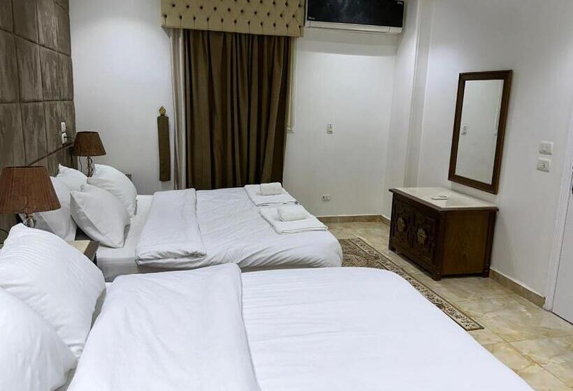 Full Pyramids View Apartment With Balcony For 8 P