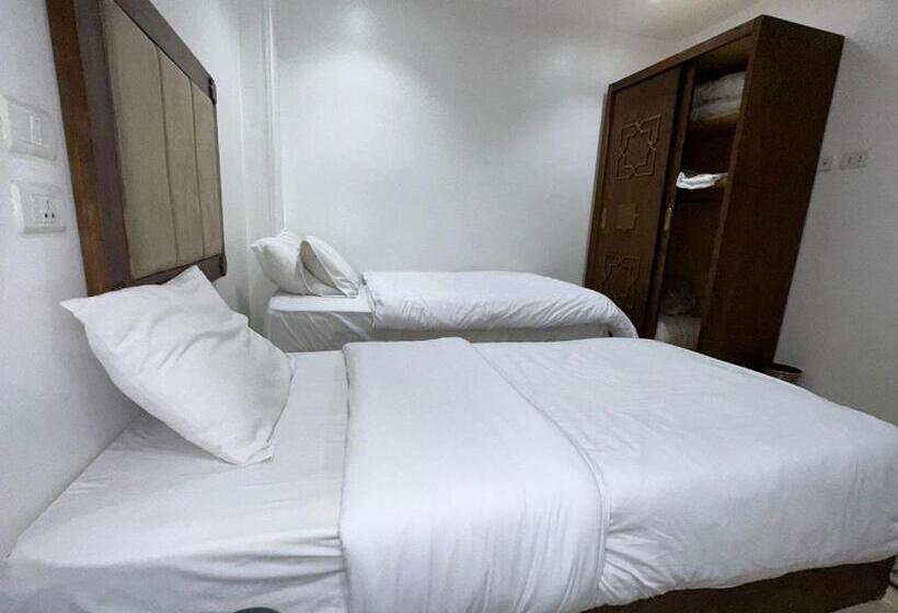 Full Pyramids View Apartment With Balcony For 8 P