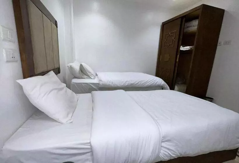 Full Pyramids View Apartment With Balcony For 8 P