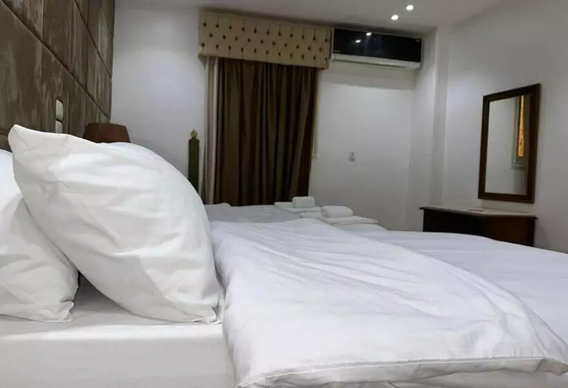 Full Pyramids View Apartment With Balcony For 8 P