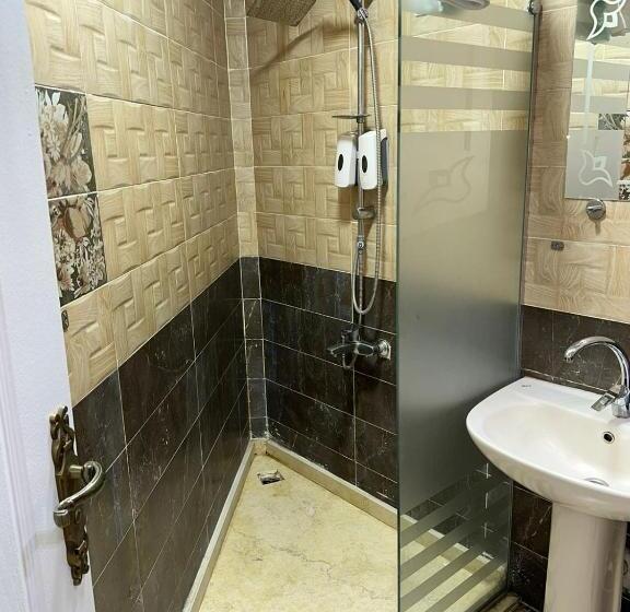 Full Pyramids View Apartment With Balcony For 8 P