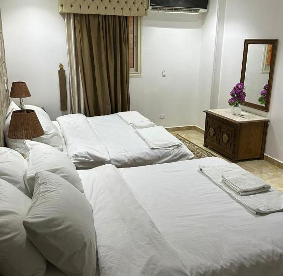 Full Pyramids View Apartment With Balcony For 8 P