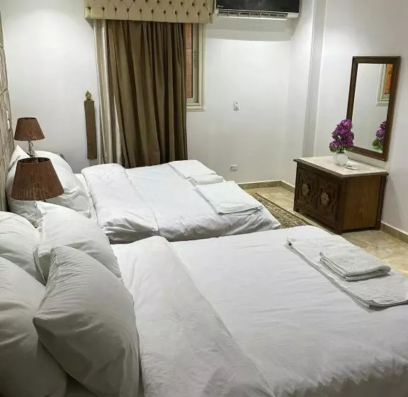 Full Pyramids View Apartment With Balcony For 8 P