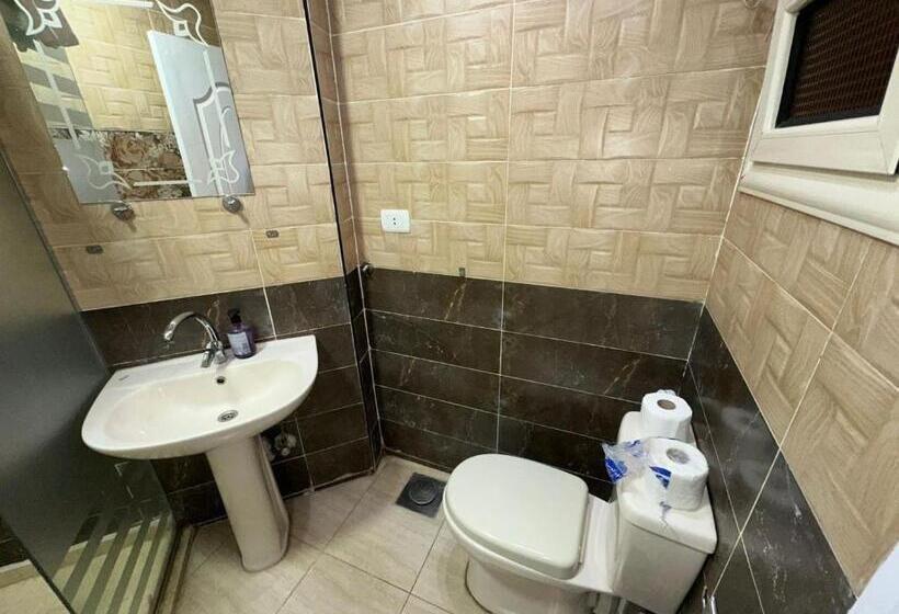 Full Pyramids View Apartment With Balcony For 8 P