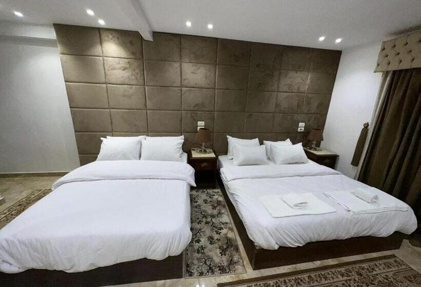 Full Pyramids View Apartment With Balcony For 8 P