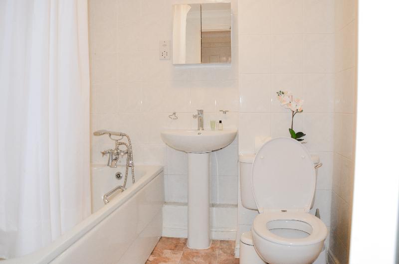 Otel Meridian Place By Oyo Rooms