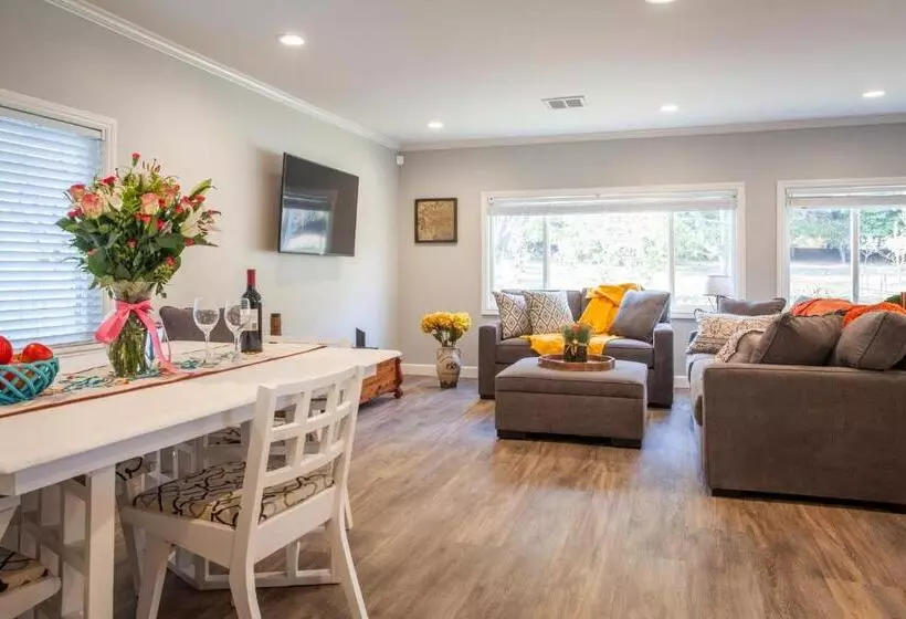 ホテル Cozy Country Cottage In Sebastopol Cottage