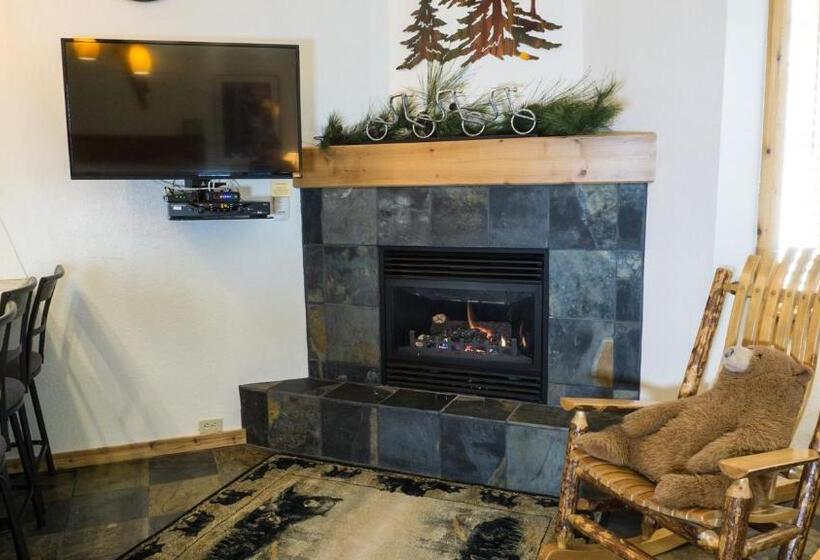 Отель Ski Trails 4058