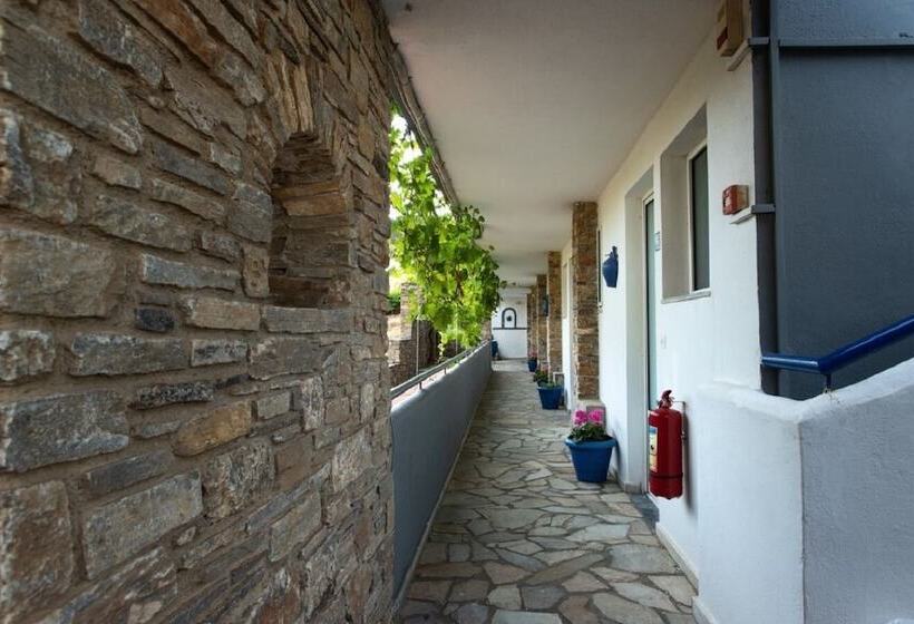 Argo Rooms & Studios