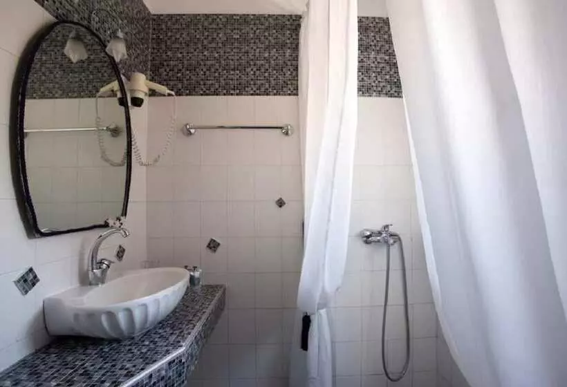 Argo Rooms & Studios