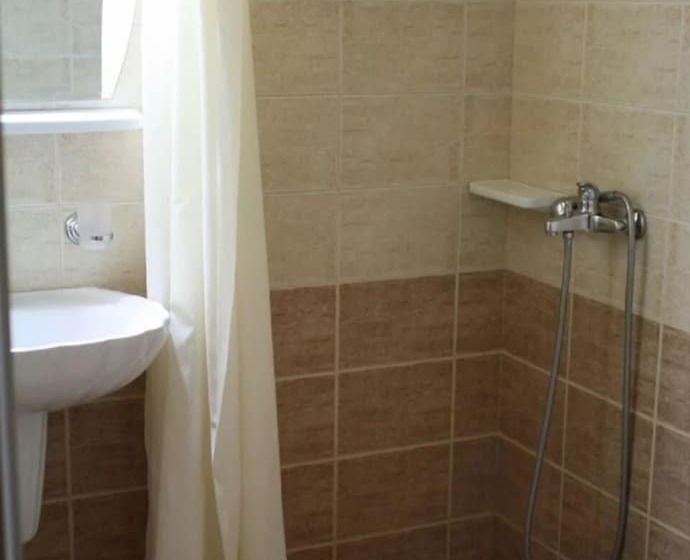 Argo Rooms & Studios