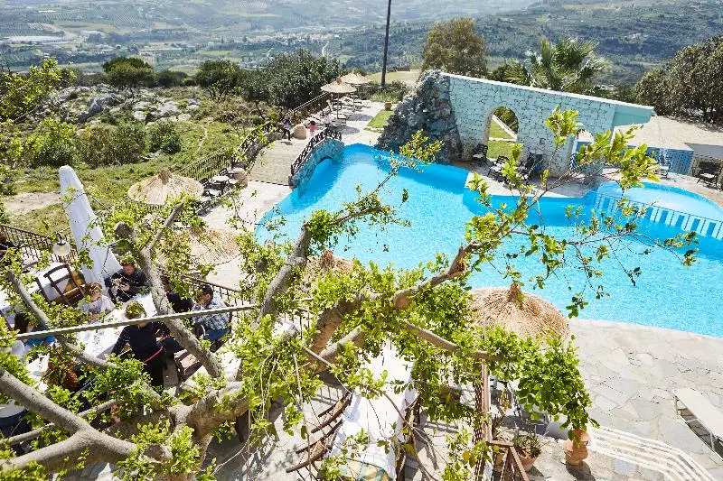 בית מלון כפרי Arolithos Traditional Village