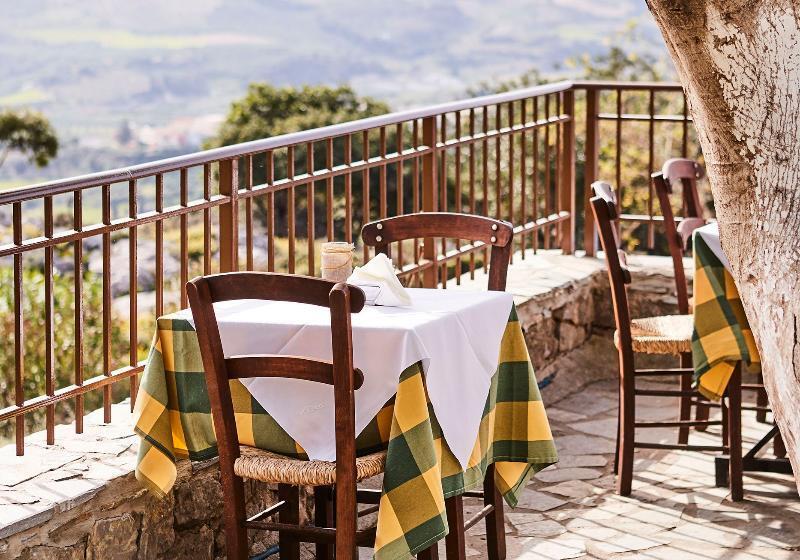 בית מלון כפרי Arolithos Traditional Village