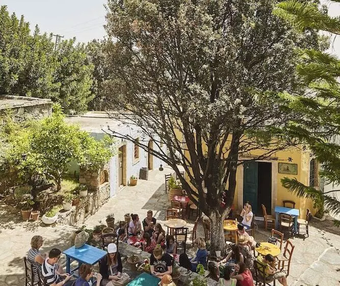 בית מלון כפרי Arolithos Traditional Village