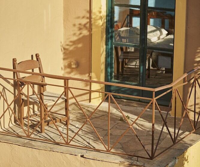 בית מלון כפרי Arolithos Traditional Village