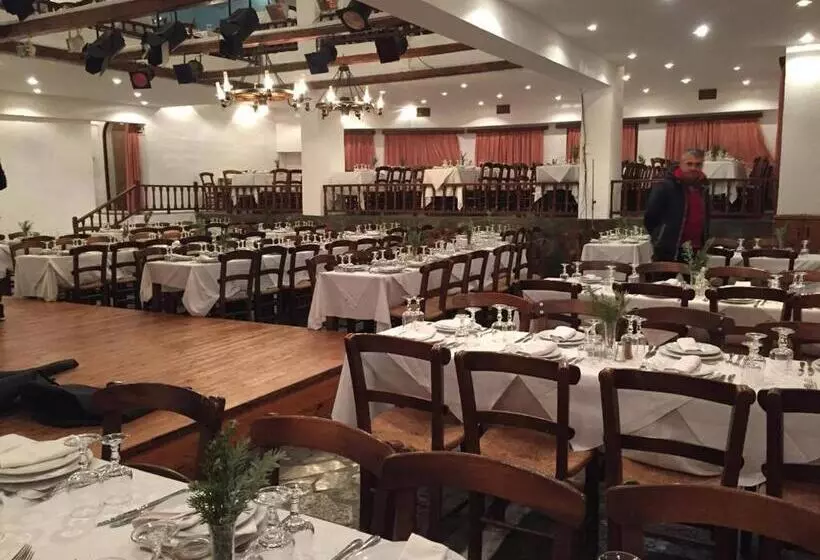 בית מלון כפרי Arolithos Traditional Village