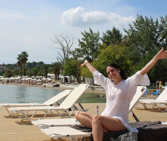 בית מלון כפרי Dassia Beach