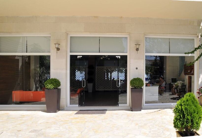 בית מלון כפרי Dassia Beach