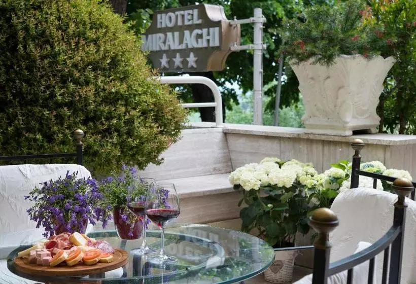 בית מלון כפרי Miralaghi