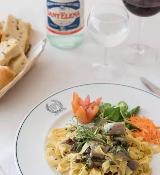 בית מלון כפרי Miralaghi