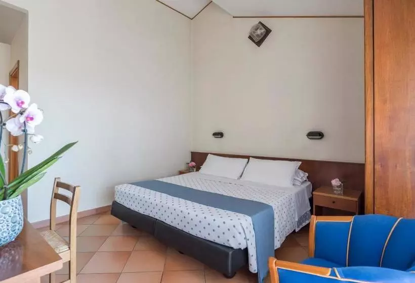 בית מלון כפרי Miralaghi