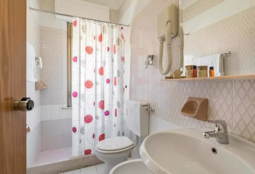 בית מלון כפרי Miralaghi