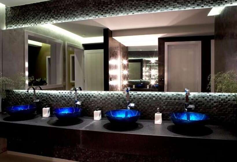 Pelagos Suites Hotel & Spa