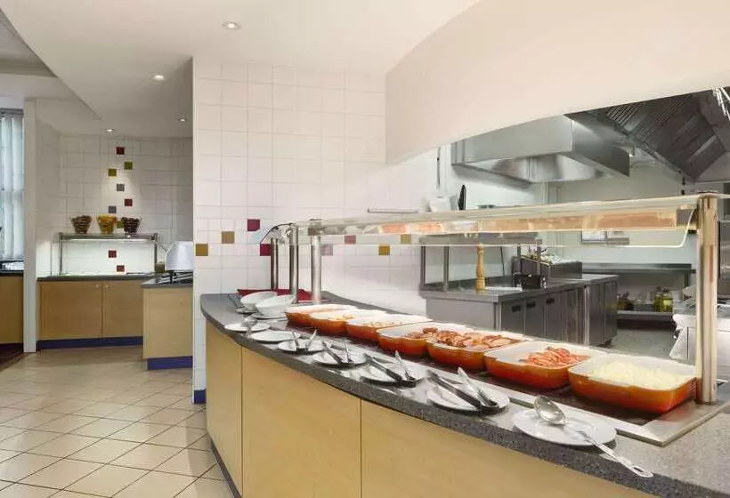 Отель Ramada London North