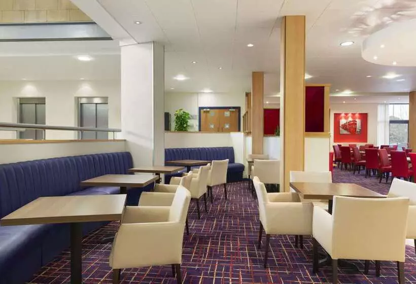 Отель Ramada London North