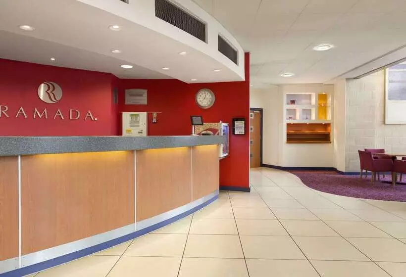 Отель Ramada London North