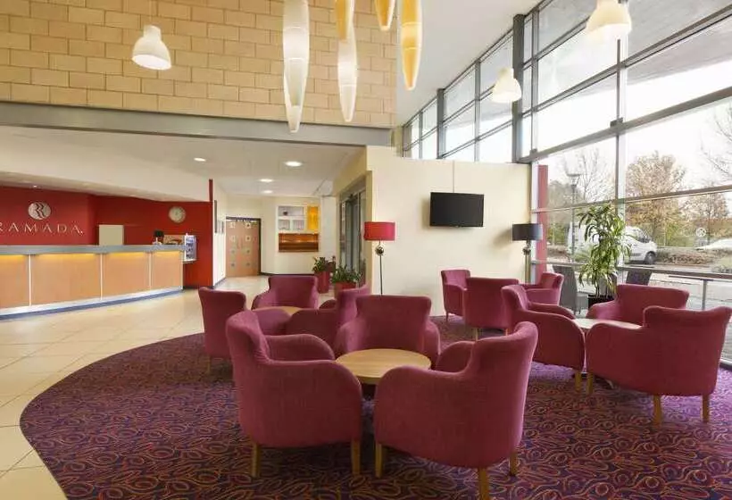 Отель Ramada London North