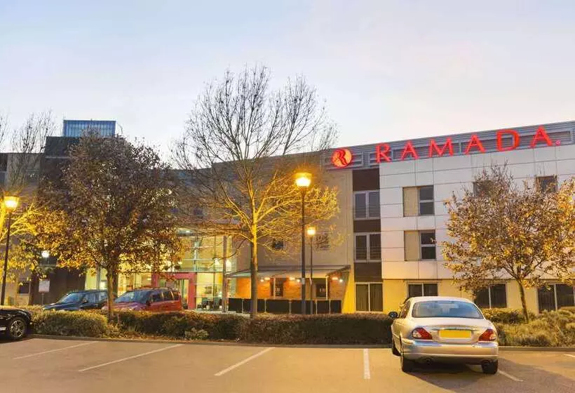 Отель Ramada London North