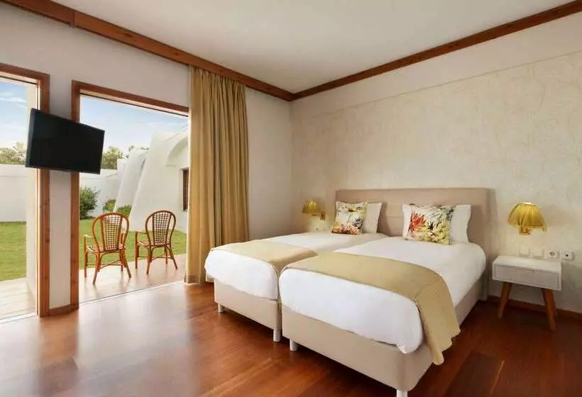 בית מלון כפרי Wyndham Loutraki Poseidon Resort