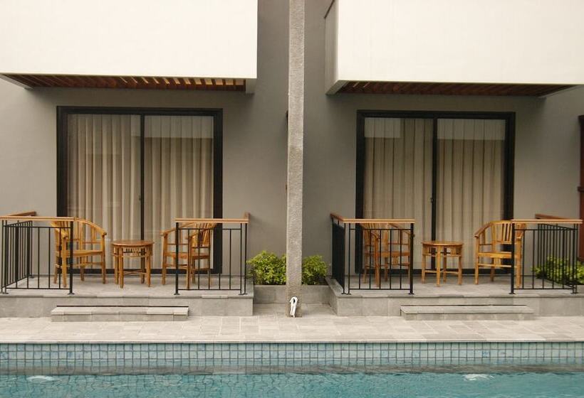 Grand Laguna Hotel & Villa