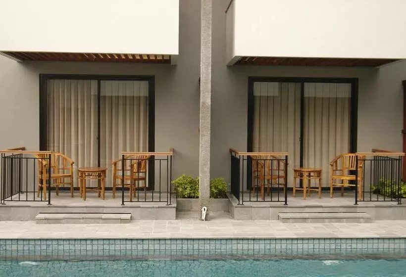 Grand Laguna Hotel & Villa