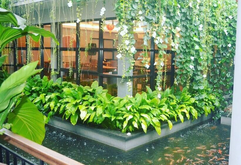 Grand Laguna Hotel & Villa