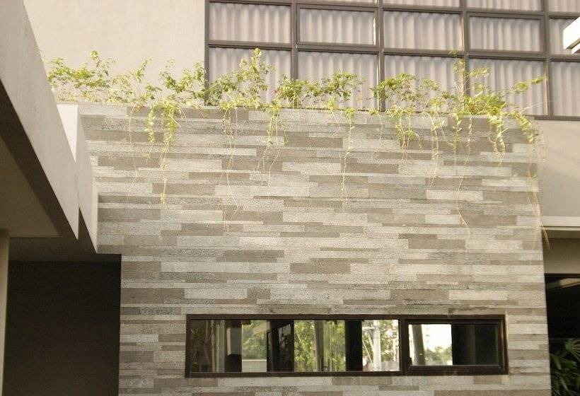 Grand Laguna Hotel & Villa