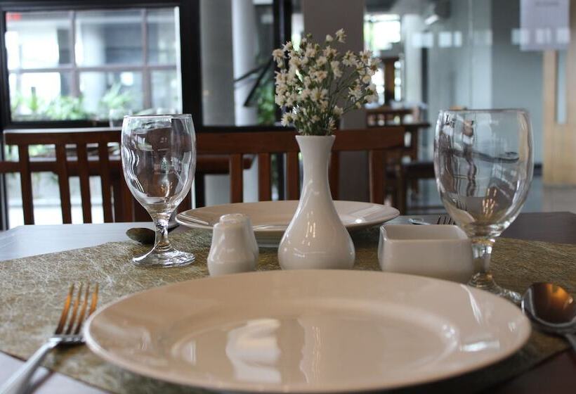 Grand Laguna Hotel & Villa