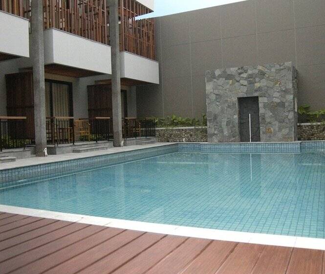 Grand Laguna Hotel & Villa