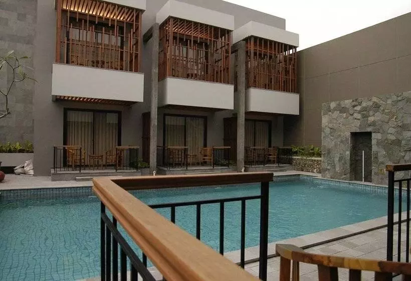 Grand Laguna Hotel & Villa