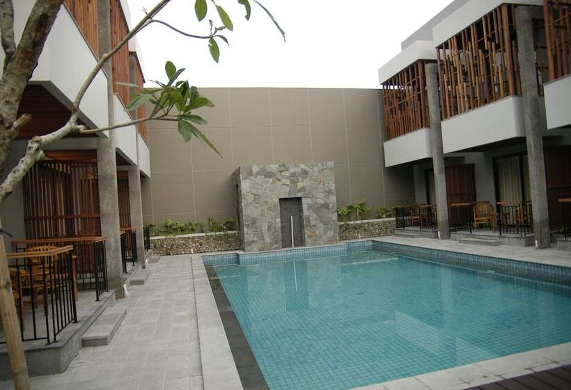 Grand Laguna Hotel & Villa